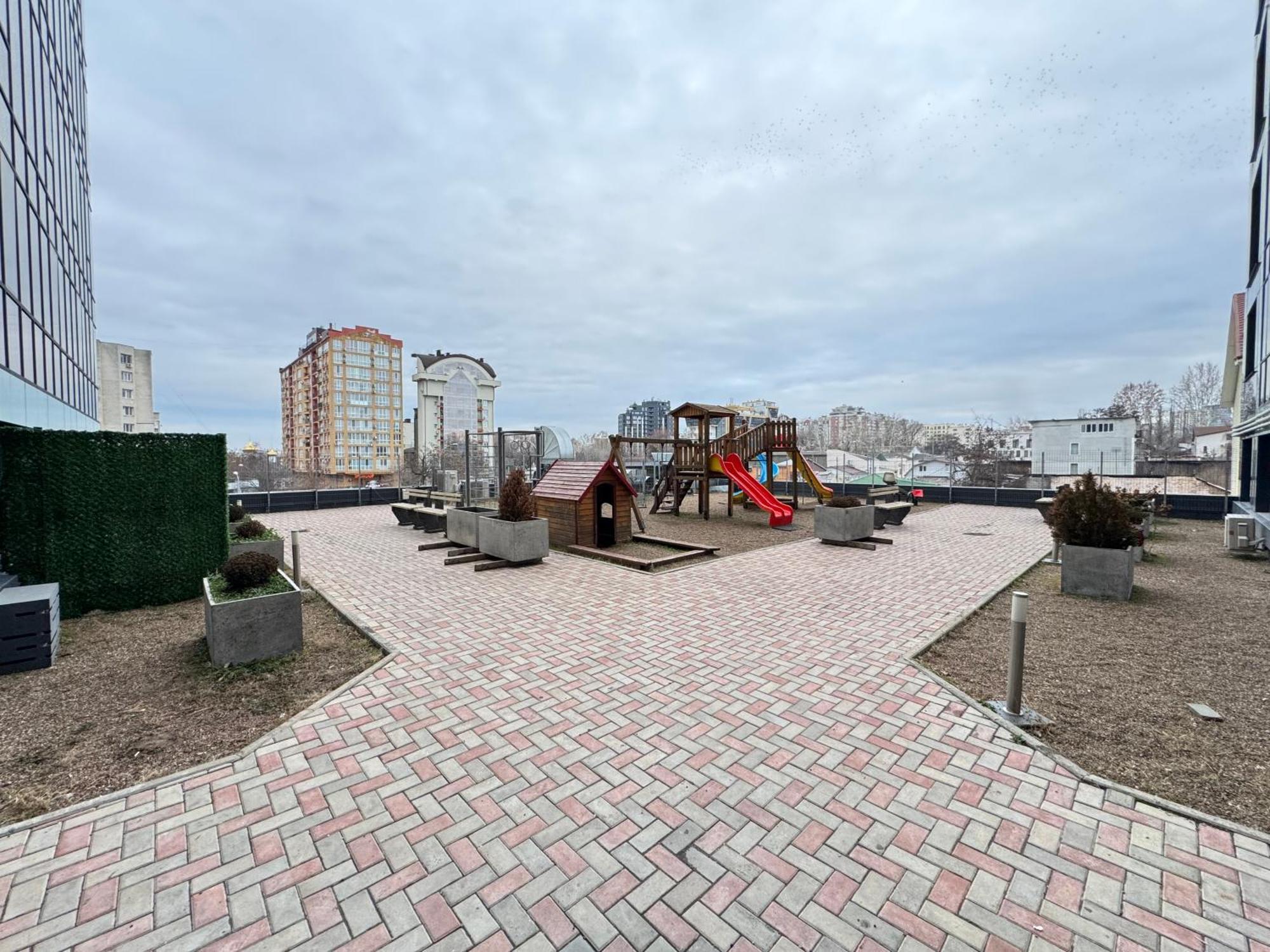 Rentnow Large And Cozy Apartment In The Center, Parking Chisinau Exterior photo