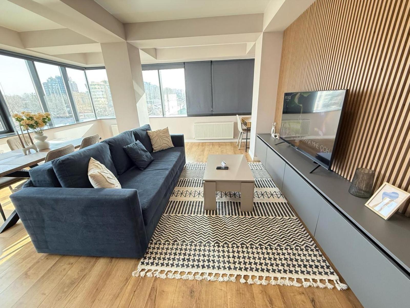 Rentnow Large And Cozy Apartment In The Center, Parking Chisinau Exterior photo
